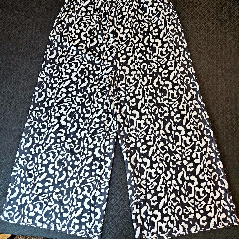 B/W Wide Leg Pants with Suspenders - Picture 2 of 4